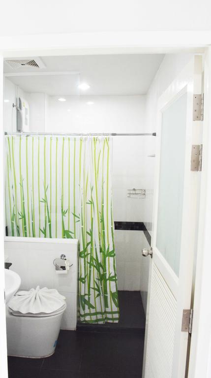 Angelina Guesthouse Patong Habitación foto
