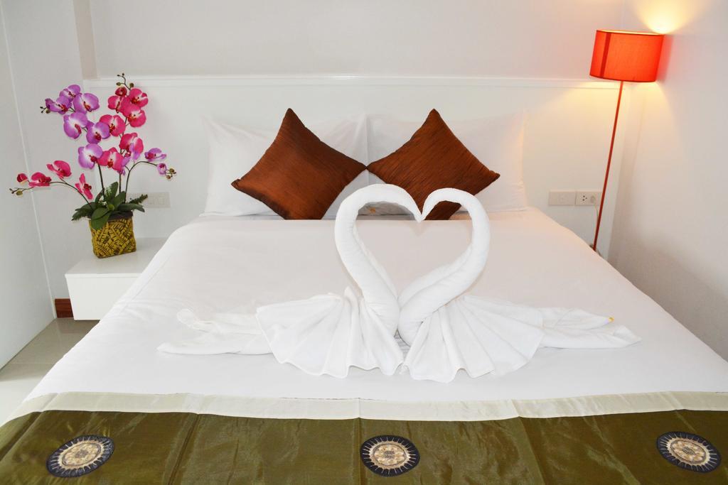 Angelina Guesthouse Patong Habitación foto